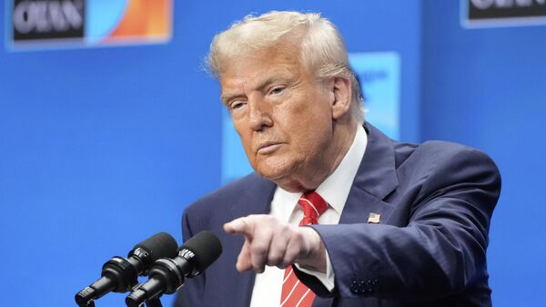 Президент Дональд Трамп на пресс-конференции после пленарного заседания саммита НАТО в Гааге, Нидерланды - Sputnik India