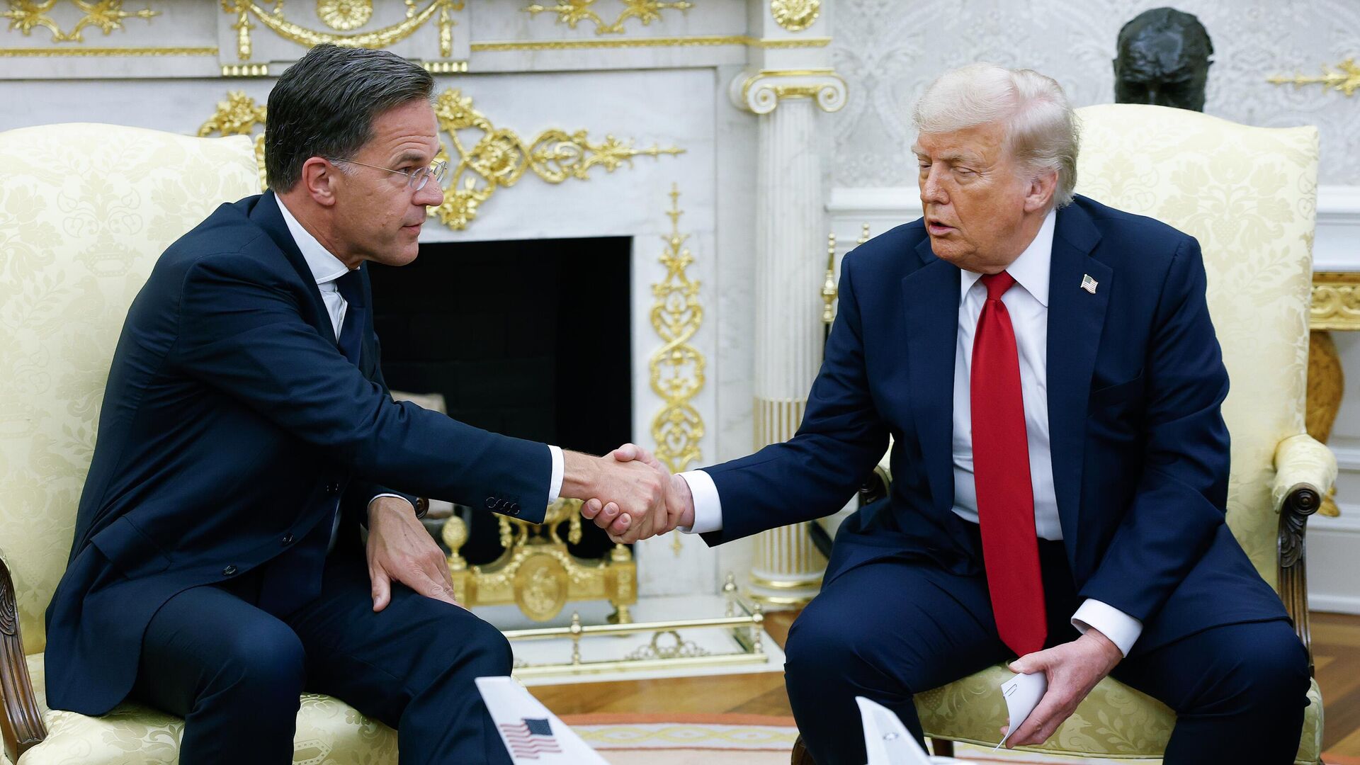 WASHINGTON, DC - JULY 14: U.S. President Donald Trump greets NATO Secretary General Mark Rutte (L) in the Oval Office at the White House on July 14, 2025 in Washington, DC. Trump is meeting with Rutte a day after announcing that the U.S. will send Patriot air defense missiles to Ukraine to help it defend against Russia's intensifying aerial attacks. (Photo by Kevin Dietsch/Getty Images) WASHINGTON, DC - JULY 14: U.S. President Donald Trump greets NATO Secretary General Mark Rutte (L) in the Oval Office at the White House on July 14, 2025 in Washington, DC. Trump is meeting with Rutte a day after announcing that the U.S. will send Patriot air defense missiles to Ukraine to help it defend against Russia's intensifying aerial attacks. (Photo by Kevin Dietsch/Getty Images) - Sputnik India, 1920, 15.07.2025