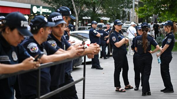 Armenian police officers at a rally in Yerevan. July 4, 2025. - Sputnik भारत