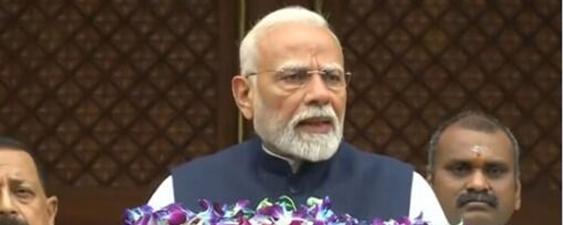 Indian PM Narendra Modi addresses the press at the Parliament House in New Delhi at the start of the Monsoon Session - Sputnik India, 1920, 07.08.2025