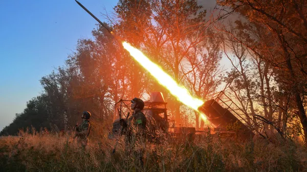 MLRS Grad in combat action - Sputnik India