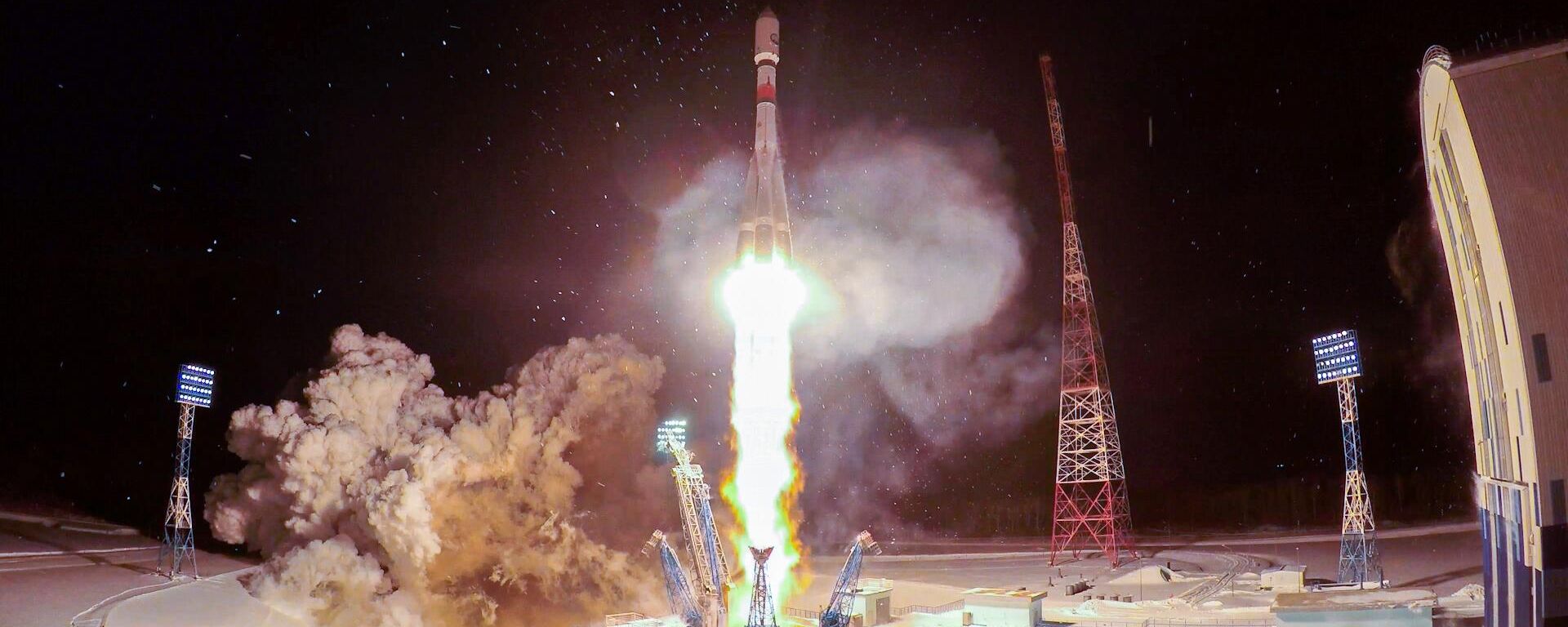 The Soyuz-2.1a rocket equipped with a Fregat upper stage and carrying the Kondor-FKA No.2 radar satellite  blasts off the Vostochny Cosmodrome, in Amur region, Russia. - Sputnik India, 1920, 01.05.2026