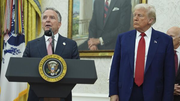 President Donald Trump, right, listens as White House special envoy Steve Witkoff, left, speaks during a swearing in ceremony for interim US Attorney General for the District of Columbia Jeanine Pirro, Wednesday, May 28, 2025, in the Oval Office of the White House in Washington - Sputnik भारत