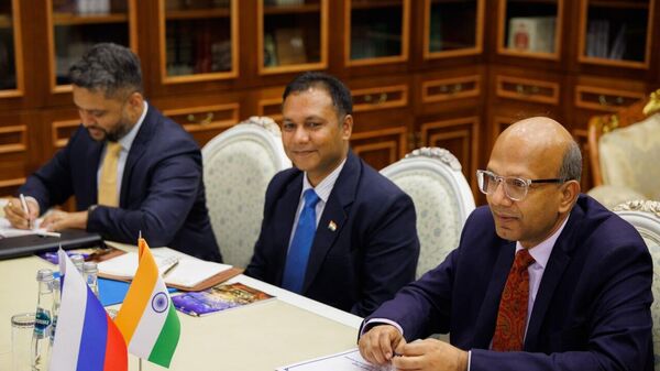 Russian Deputy Defence Minister Aleksandr Fomin held a meeting with Vinay Kumar, the Ambassador of India to Russia - Sputnik भारत