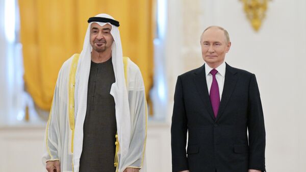 Russian President Vladimir Putin and UAE President Mohamed bin Zayed Al Nahyan in the Kremlin - Sputnik भारत