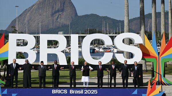 Russian Foreign Minister Sergey Lavrov (left) during a group photo of the participants at the 17th BRICS Summit - Sputnik भारत