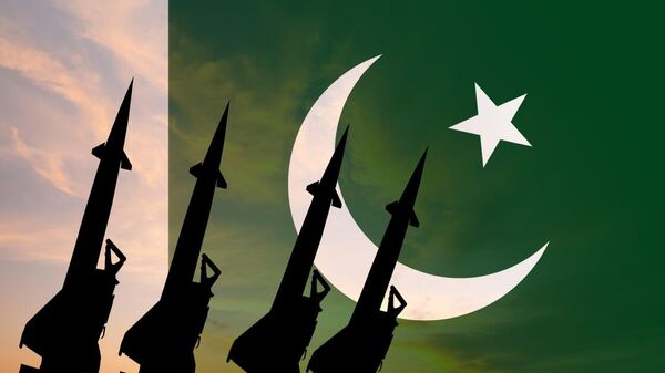 Missiles with Pakistani flag in the background - Sputnik भारत