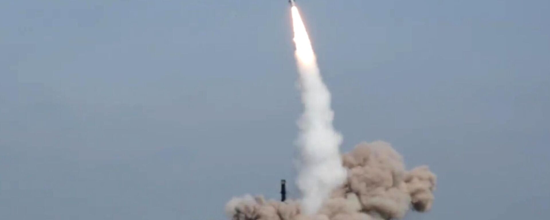 A combat launch of a missile from the Iskander-M complex was conducted at a test site in the Astrakhan region - Sputnik भारत, 1920, 24.05.2026
