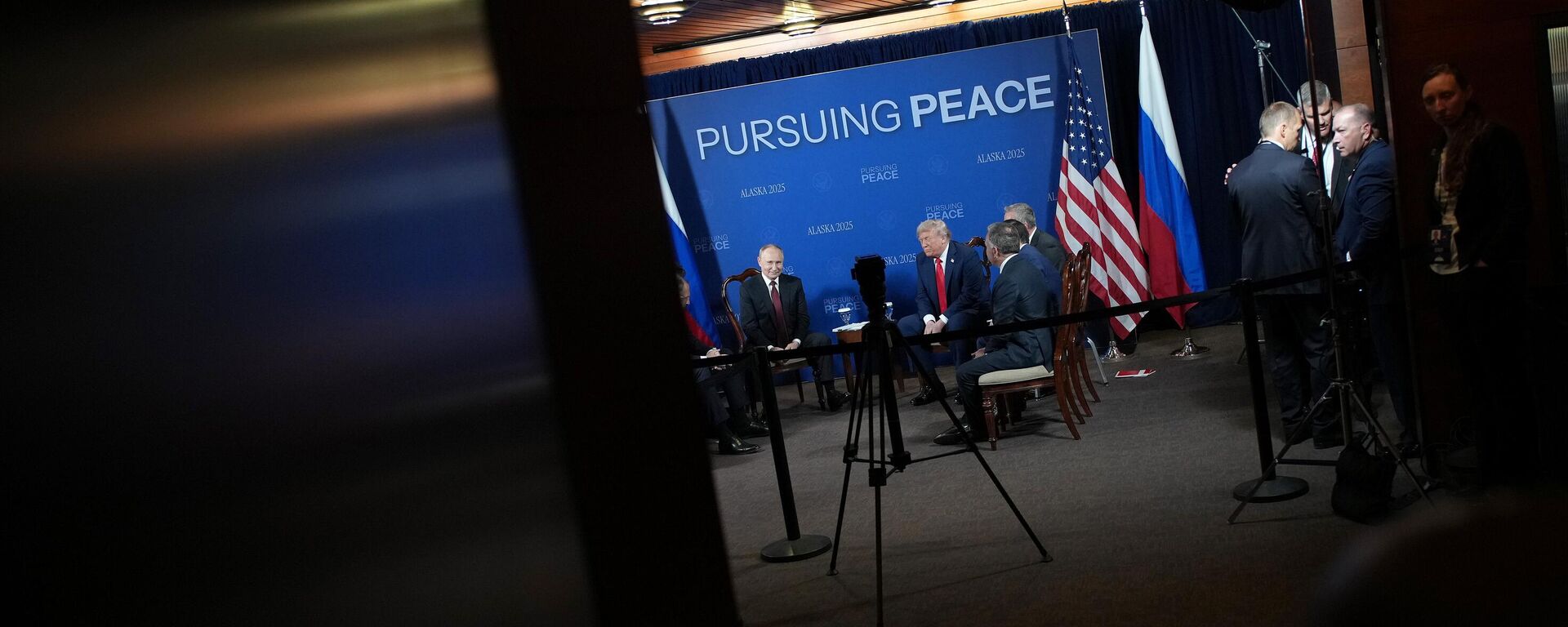 Саммит президентов США и России Дональда Трампа и Владимира Путина - Sputnik India, 1920, 16.08.2025
