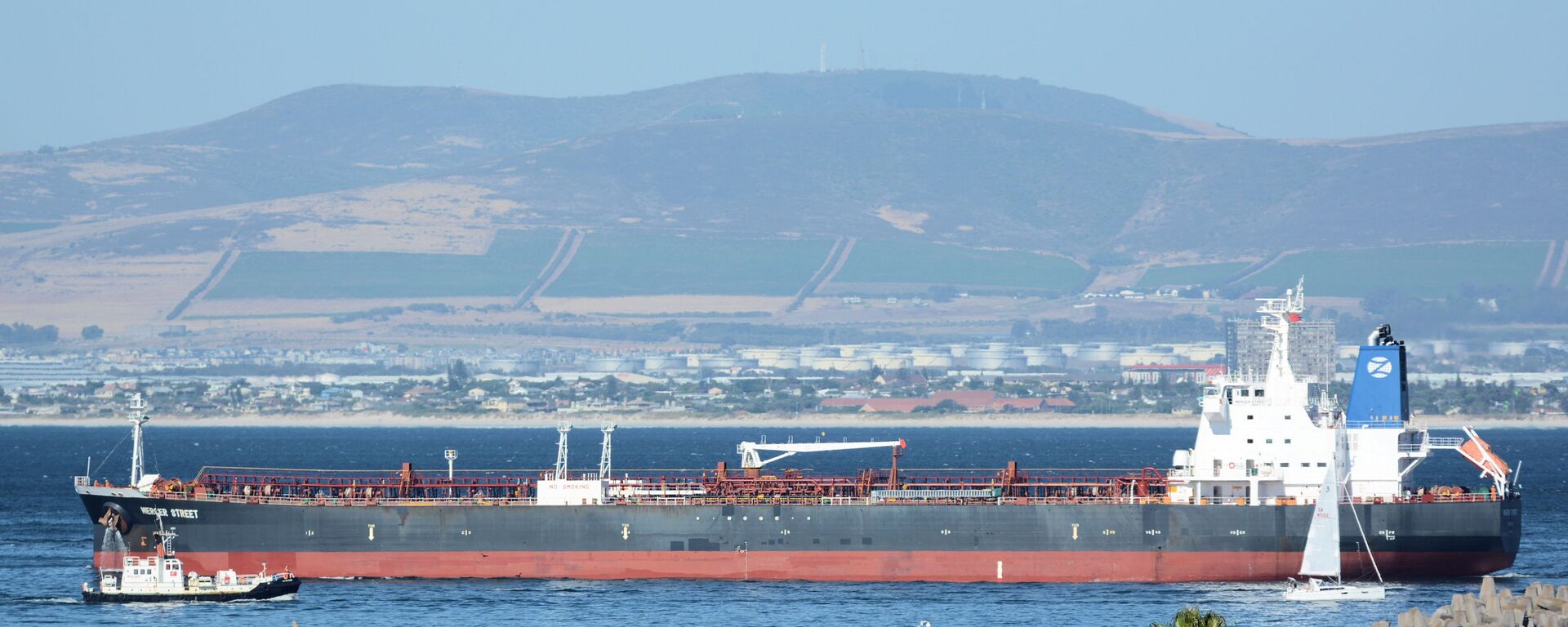 The Mercer Street, a Japanese-owned Liberian-flagged tanker managed by Israeli-owned Zodiac Maritime that was attacked off Oman coast as seen in Cape Town, South Africa, January 2, 2016 in this picture obtained from ship tracker website, MarineTraffic.com. Picture taken January 2, 2016.  Johan Victor/Handout via REUTERS THIS IMAGE HAS BEEN SUPPLIED BY A THIRD PARTY. MANDATORY CREDIT. NO RESALES. NO ARCHIVES. - Sputnik भारत, 1920, 22.08.2025