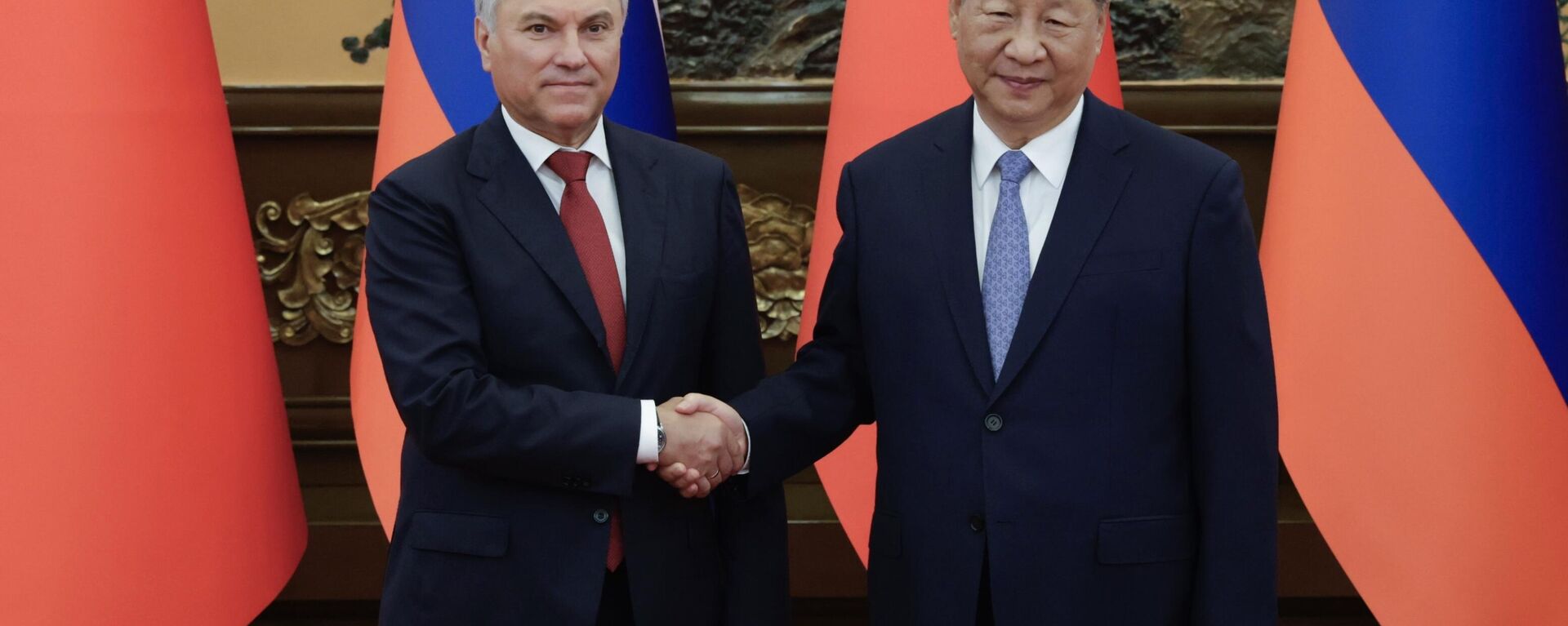 Chinese President Xi Jinping met with Russian State Duma Chairman Vyacheslav Volodin in Beijing - Sputnik भारत, 1920, 26.08.2025