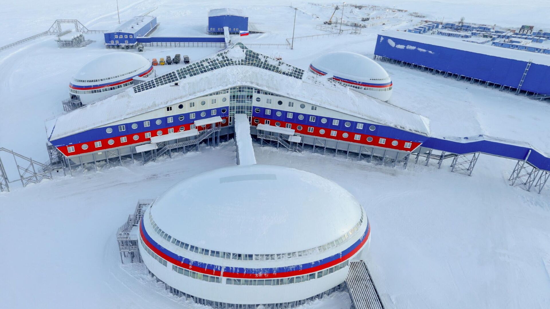 Russia's Arctic Shamrock military base on Alexandra Land of the Franz Josef Land Archipelago. Russia's Arctic Shamrock military base on Alexandra Land of the Franz Josef Land Archipelago. - Sputnik India, 1920, 27.08.2025