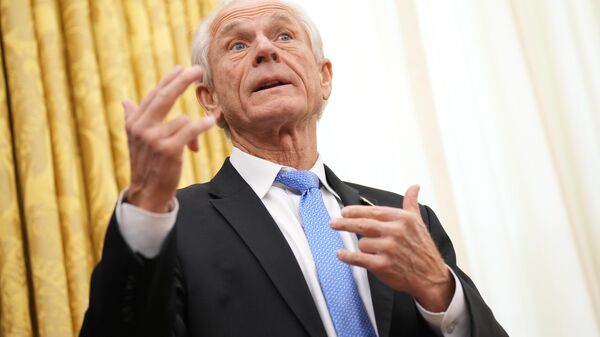 Trade advisor to U.S. President Donald Trump Peter Navarro speaks after President Trump signed an executive order on reciprocal tariffs in the Oval Office at the White House on February 13, 2025 in Washington, DC. - Sputnik भारत