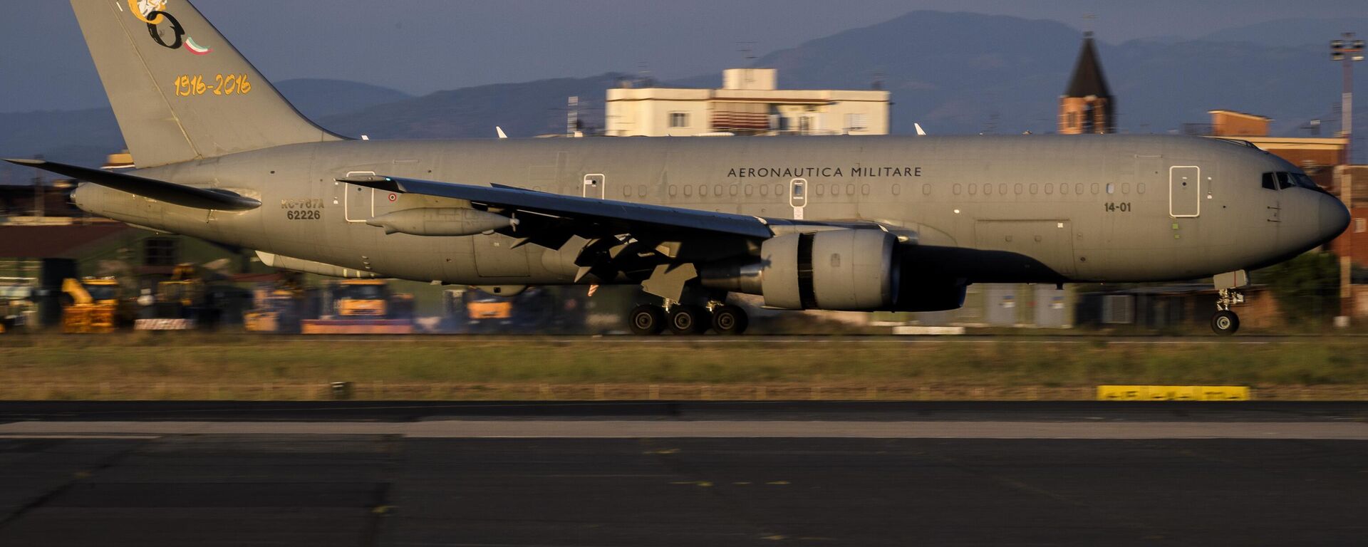 A plane carrying the last Italian Army soldiers left in Afghanistan lands at the Ciampino military airport after Nato troops completed their withdrawal from Afghanistan, on August 31, 2021 in Rome, Italy.  - Sputnik भारत, 1920, 29.08.2025