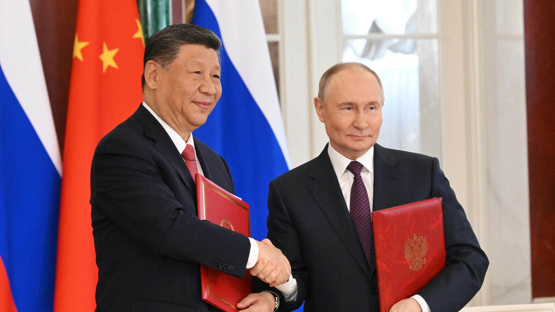 President of Russia Vladimir Putin and President of China Xi Jinping during a ceremony of exchanging documents after Russia-China talks. President of Russia Vladimir Putin and President of China Xi Jinping during a ceremony of exchanging documents after Russia-China talks. - Sputnik India, 1920, 29.08.2025