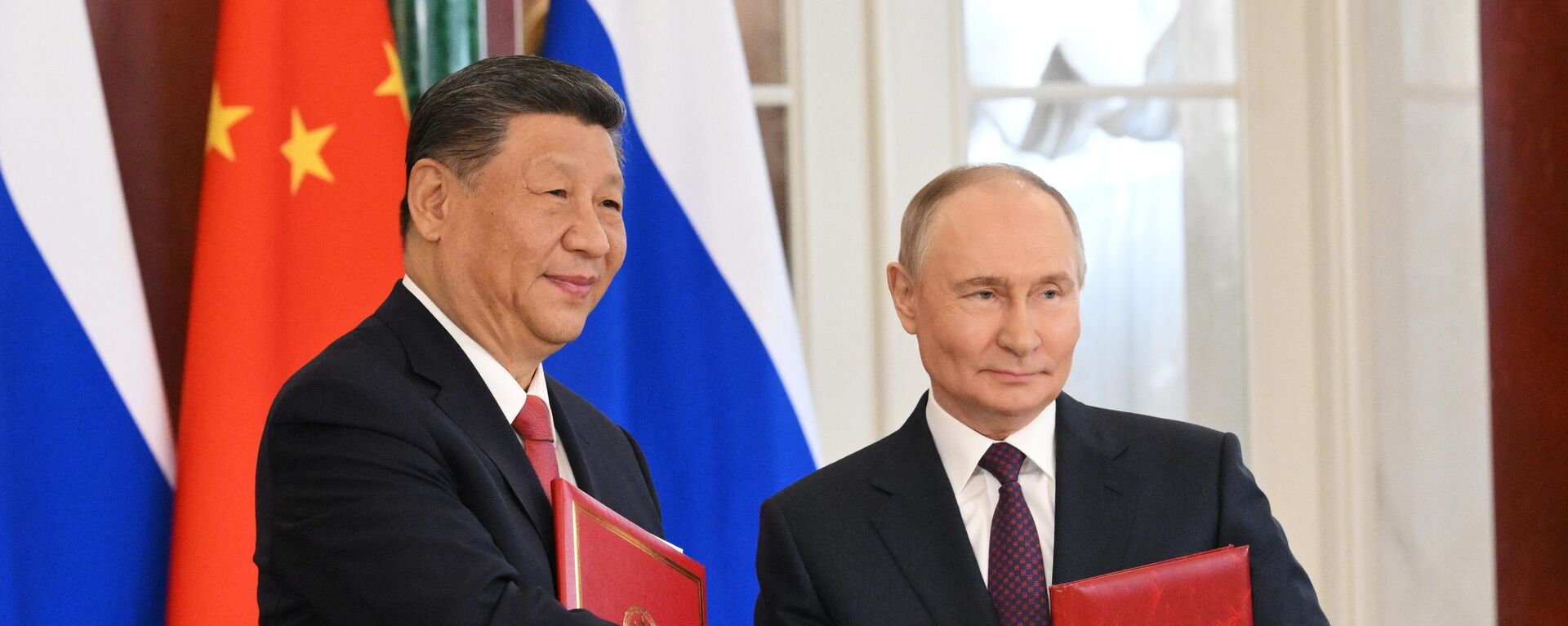 President of Russia Vladimir Putin and President of China Xi Jinping during a ceremony of exchanging documents after Russia-China talks. - Sputnik India, 1920, 29.08.2025