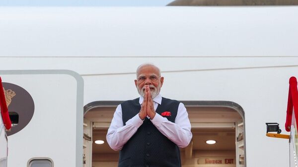 PM Narendra Modi arrives in Tianjin, China.  - Sputnik India