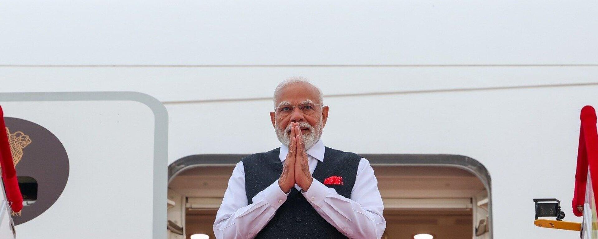 PM Narendra Modi arrives in Tianjin, China.  - Sputnik India, 1920, 17.09.2025