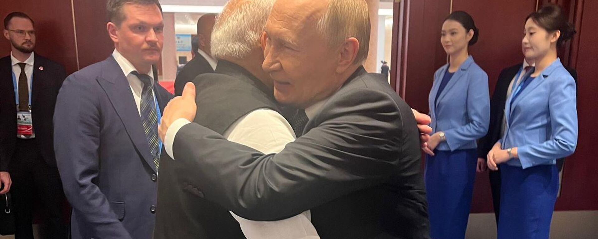 Indian PM Narendra Modi meets with Russian President Vladimir Putin on the sidelines of the SCO Summit in Tianjin. - Sputnik भारत, 1920, 01.09.2025