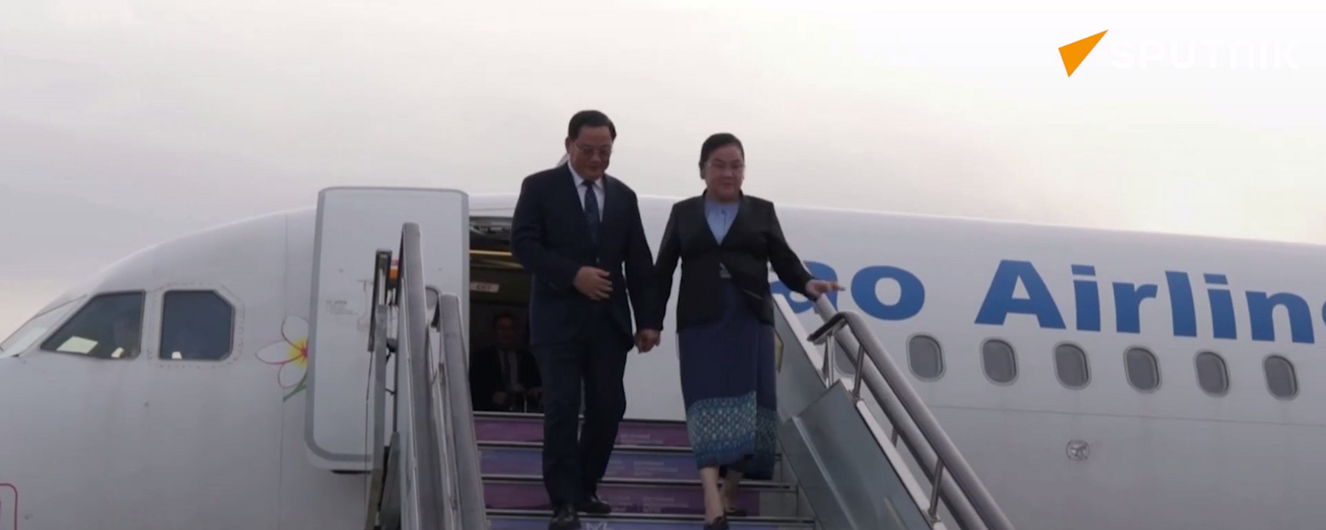 The Prime Minister of Laos has arrived in Vladivostok to participate in the Eastern Economic Forum. - Sputnik India, 1920, 04.09.2025