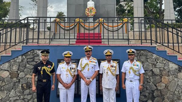 Admiral Dinesh K. Tripathi, Chief of the Indian Navy, laid a wreath at the Indian Peace Keeping Force (IPKF) Memorial in Colombo on 22 September 2025. - Sputnik India