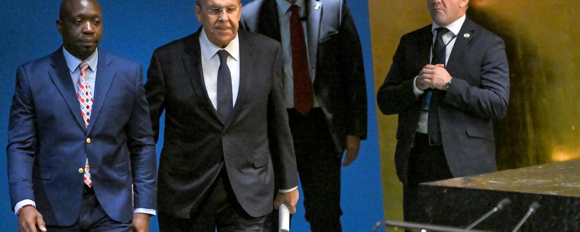Russian Foreign Minister Sergey Lavrov heads to the stage for his address to the 80th Session of the United Nations General Assembly in New York, September 27, 2025. - Sputnik India, 1920, 28.09.2025