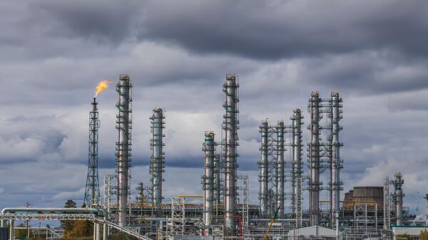 Tobolsk, Russia. Petrochemical Industrial Complex. Oil refinery building industry - Sputnik भारत