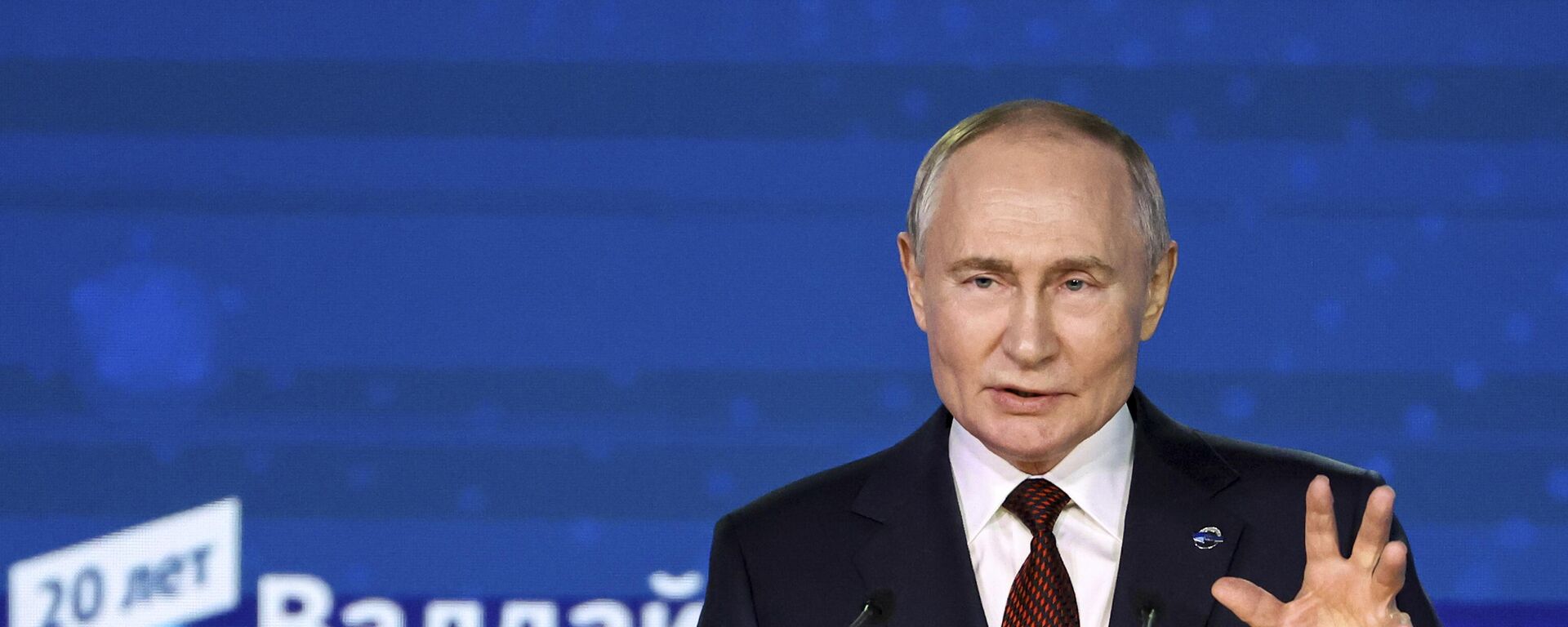 Russian President Vladimir Putin speaks at a meeting with foreign policy experts at the Valdai Discussion Club in the Black Sea resort of Sochi, Russia, Thursday, Nov. 7, 2024. (Maxim Shipenkov/Pool Photo via AP) - Sputnik भारत, 1920, 02.10.2025