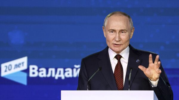 Russian President Vladimir Putin speaks at a meeting with foreign policy experts at the Valdai Discussion Club in the Black Sea resort of Sochi, Russia, Thursday, Nov. 7, 2024. (Maxim Shipenkov/Pool Photo via AP) - Sputnik India