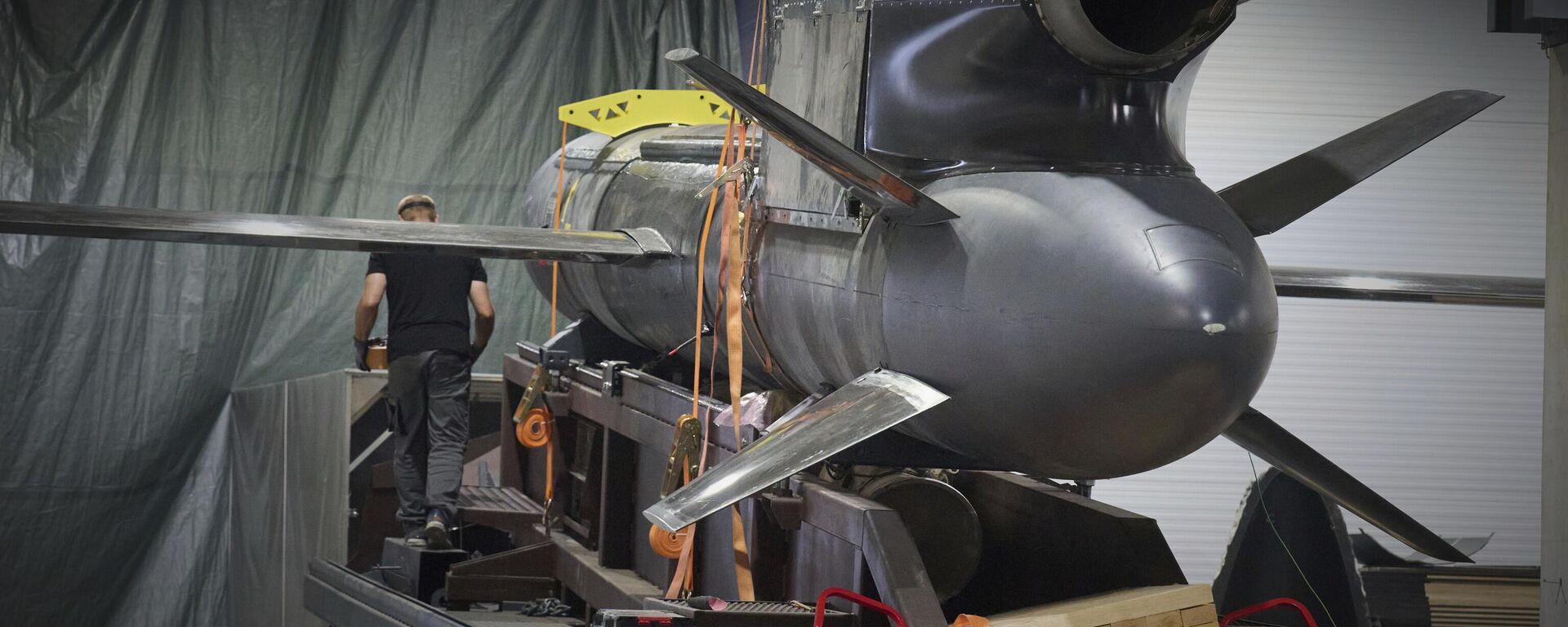 Workers inspect Flamingo missiles a Fire Point's secret factory in Ukraine on Thursday, Aug. 14, 2025.  - Sputnik भारत, 1920, 05.10.2025