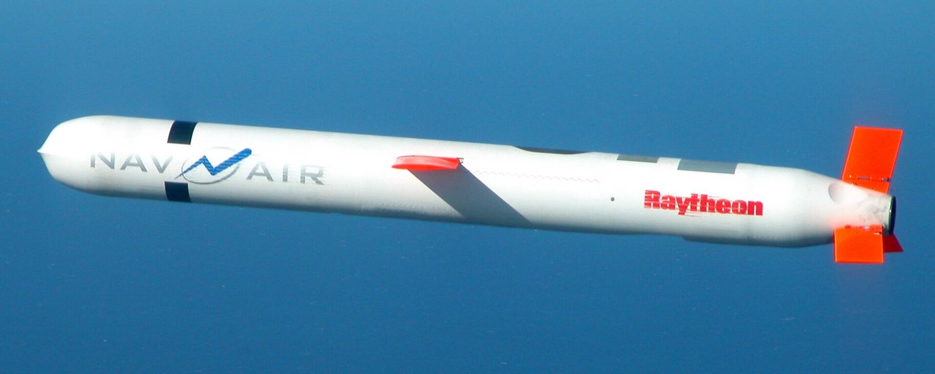 A Tactical Tomahawk Block IV cruise missile, conducts a controlled flight test over the Naval Air Systems Command (NAVAIR) western test range complex in southern California - Sputnik भारत, 1920, 12.10.2025