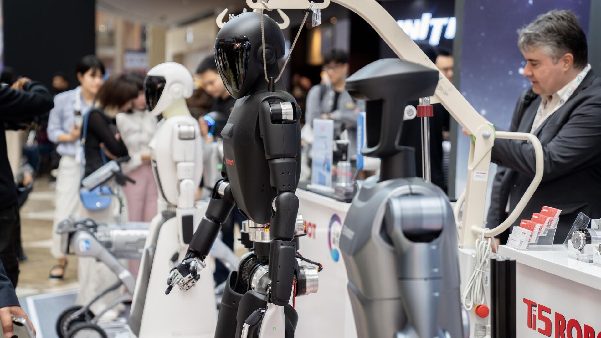 DUBAI, UAE - OCTOBER 13: A general view of the GITEX Global, one of the world's leading technology and artificial intelligence events at the Dubai World Trade Centre in Dubai, United Arab Emirates on October 13, 2025. GITEX Global fair focuses on critical technologies that will shape the future, from biotechnology to artificial intelligence, quantum computing to data centers. More than 6,800 companies from 180 countries participated in the 45th annual fair, including global technology giants such as Google, Huawei, IBM, and Microsoft. (Photo by Rabia Aydogdu/Anadolu via Getty Images) DUBAI, UAE - OCTOBER 13: A general view of the GITEX Global, one of the world's leading technology and artificial intelligence events at the Dubai World Trade Centre in Dubai, United Arab Emirates on October 13, 2025. GITEX Global fair focuses on critical technologies that will shape the future, from biotechnology to artificial intelligence, quantum computing to data centers. More than 6,800 companies from 180 countries participated in the 45th annual fair, including global technology giants such as Google, Huawei, IBM, and Microsoft. (Photo by Rabia Aydogdu/Anadolu via Getty Images) - Sputnik India, 1920, 13.10.2025