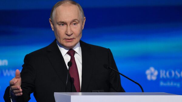 Russian President Vladimir Putin at the plenary session of the Russian Energy Week forum - Sputnik भारत