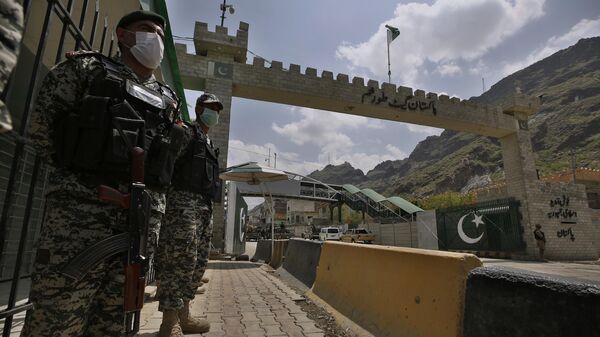 Pakistani paramilitary soldiers stand guard at Torkham border crossing, in Khyber district, Pakistan, Tuesday, Aug. 3, 2021 - Sputnik India