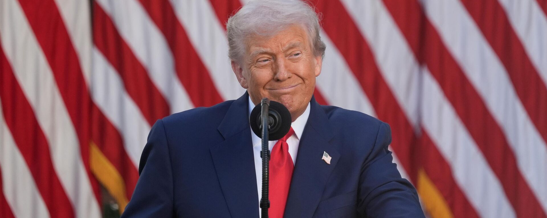 President Donald Trump speaks before posthumously awarding the Presidential Medal of Freedom to Charlie Kirk in the Rose Garden of the White House, Tuesday, Oct. 14, 2025, in Washington - Sputnik भारत, 1920, 18.04.2026