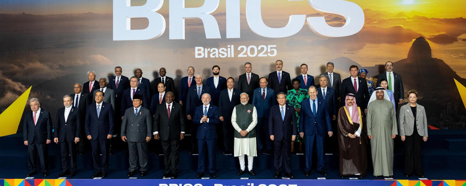 BRICS leaders pose for a family photo during the 17th BRICS Summit in Rio de Janeiro, Brazil on July 07, 2025. - Sputnik भारत, 1920, 24.10.2025