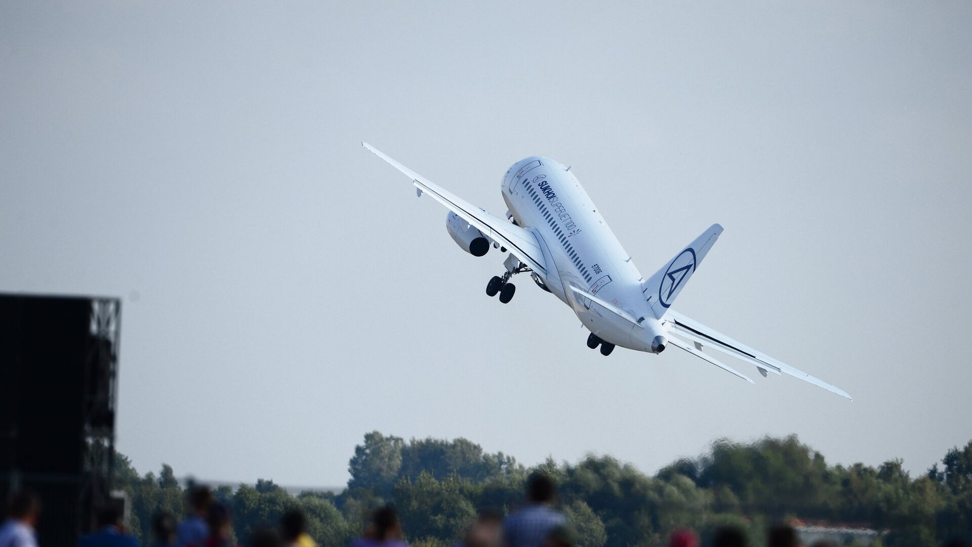 Sukhoi Superjet-100 airliner Sukhoi Superjet-100 airliner - Sputnik India, 1920, 28.10.2025