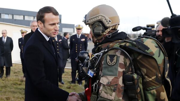 French President Emmanuel Macron meets paratroopers of the 11th Brigade of the Paratroopers of the Infantry at Toulouse-Francazal air base, near Toulouse, southern France, Thursday, Jan.17 Jan. 2019.  - Sputnik भारत