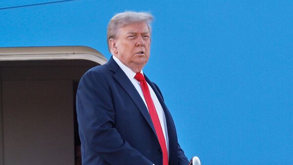 President Donald Trump boards Air Force One at Joint Base Andrews, Md., Friday, Aug. 15, 2025, en route to a meeting with Russian President Vladimir Putin in Alaska. - Sputnik भारत