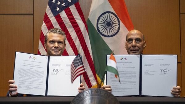 Indian Defence Minister and US Secretary of War Pete Hegseth sign a 10-year US-India Defence Framework. - Sputnik India
