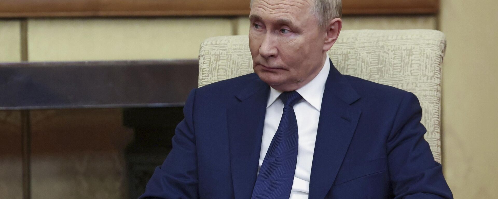 Russian President Vladimir Putin listens to Serbian President Aleksandar Vucic during their meeting at Diaoyutai State Guesthouse in Beijing, China, Tuesday, Sept. 2, 2025 - Sputnik भारत, 1920, 05.11.2025