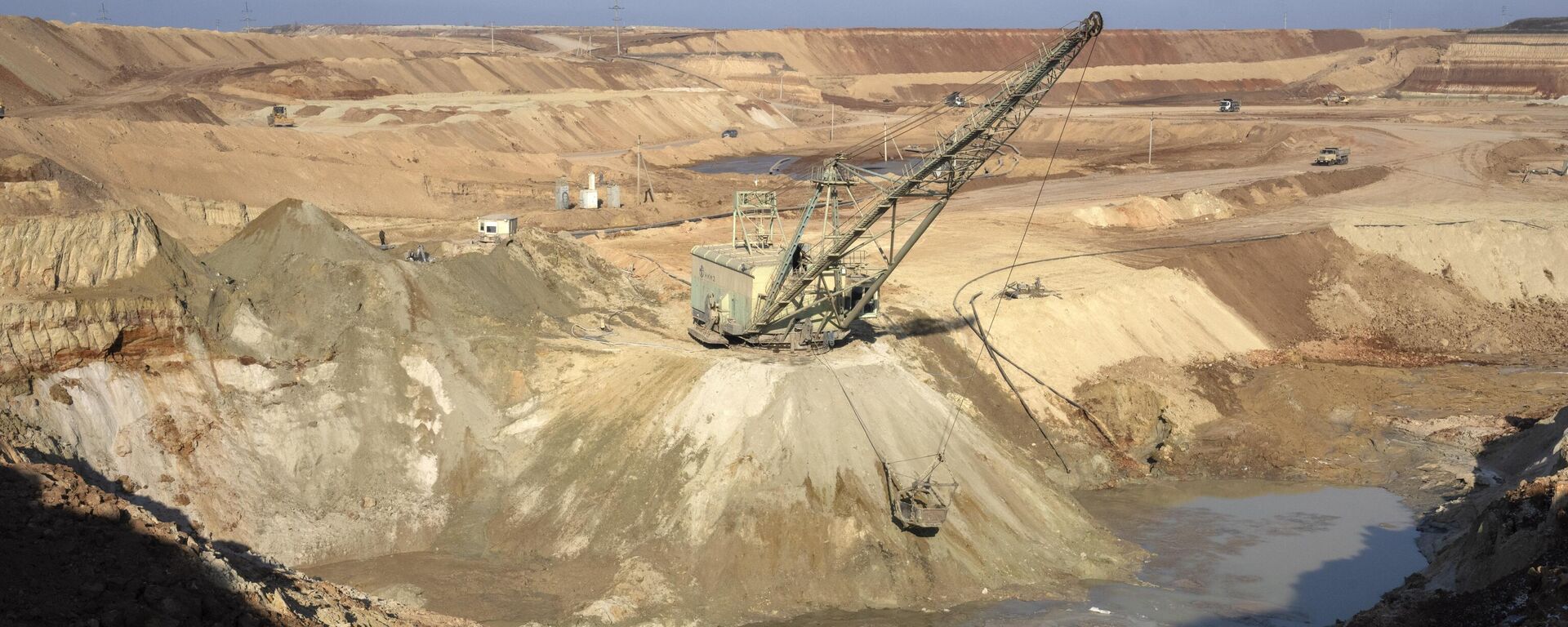 A view of an ilmenite open pit mine in a canyon in the central region of Kirovograd, Ukraine, Wednesday, Feb. 12, 2025 - Sputnik India, 1920, 07.11.2025