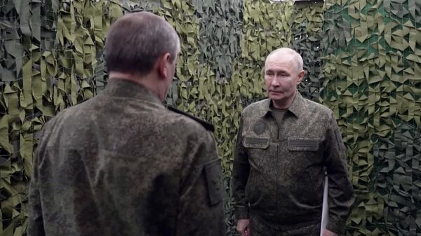 Президент Владимир Путин посетил один из пунктов управления Объединённой группировки войск - Sputnik भारत