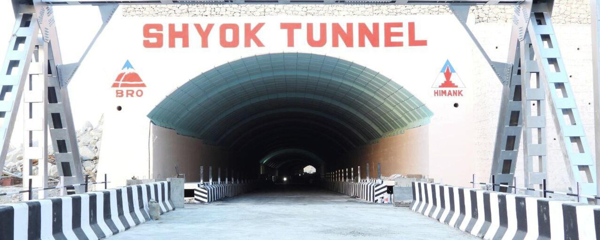 Rajnath Singh Inaugurates 125 Border Infrastructure Projects in Ladakh - Sputnik India, 1920, 07.12.2025