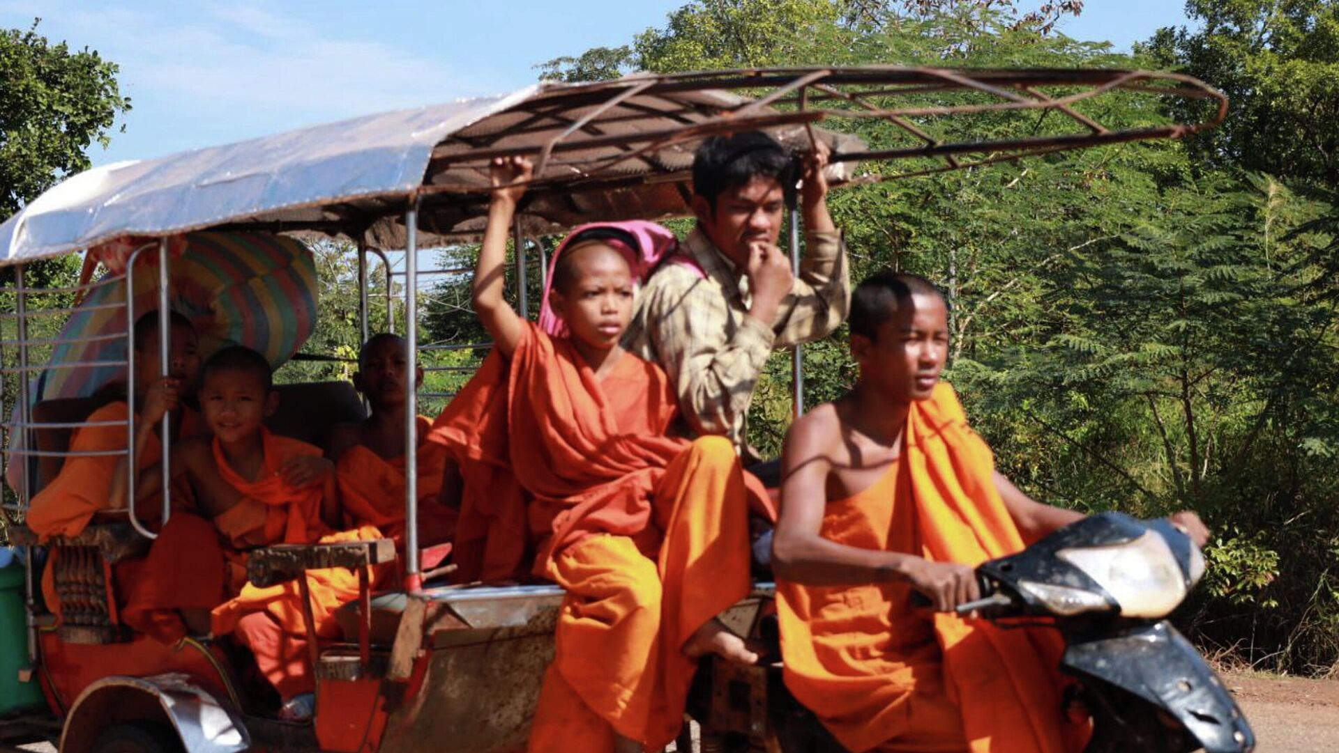 Эвакуация жителей на границе Таиланда и Камбоджи Эвакуация жителей на границе Таиланда и Камбоджи - Sputnik India, 1920, 12.12.2025