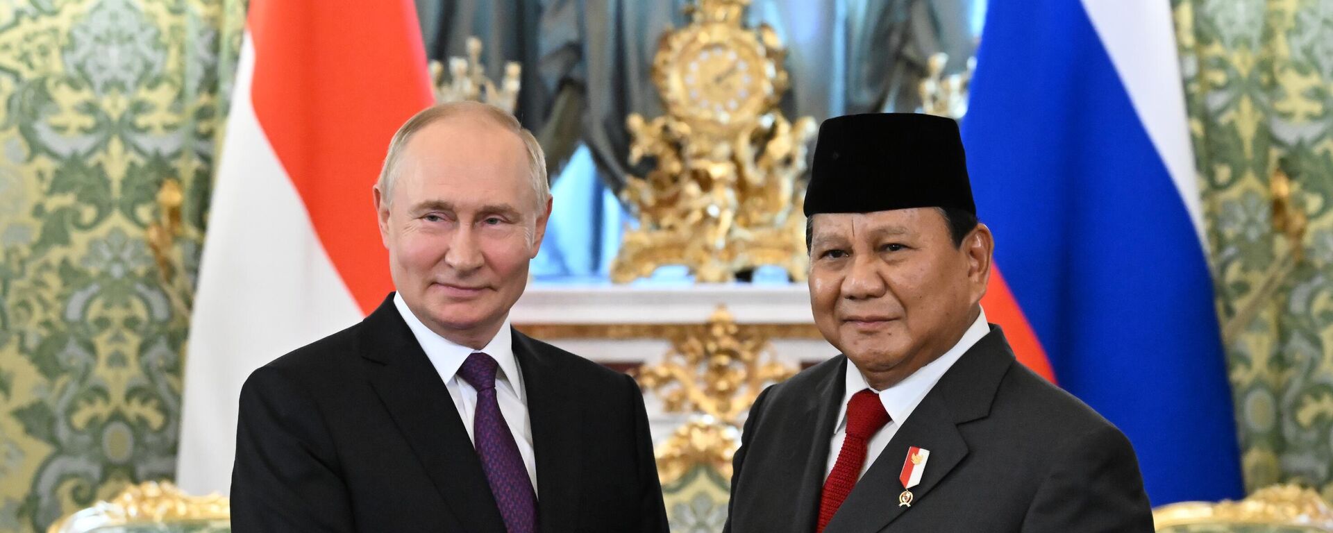 Russian President Vladimir Putin and Indonesian president-elect Prabowo Subianto - Sputnik भारत, 1920, 10.12.2025