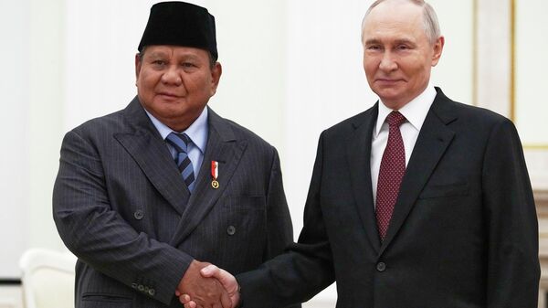 Russian President Vladimir Putin,  and Indonesian President Prabowo Subianto  - Sputnik India
