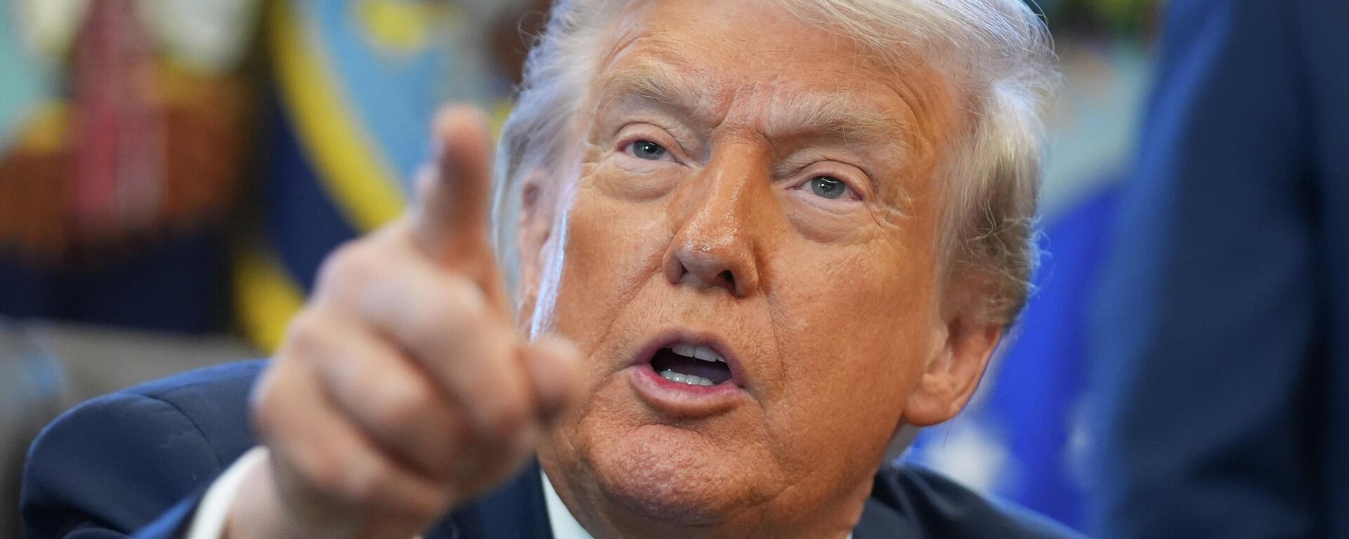 President Donald Trump answers questions from reporters during a meeting with the White House task force on the 2026 FIFA World Cup in the Oval Office of the White House, Monday, Nov. 17, 2025, in Washington - Sputnik भारत, 1920, 12.12.2025