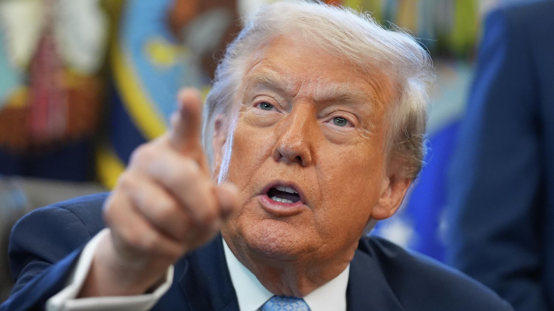 President Donald Trump answers questions from reporters during a meeting with the White House task force on the 2026 FIFA World Cup in the Oval Office of the White House, Monday, Nov. 17, 2025, in Washington - Sputnik भारत, 1920, 17.12.2025