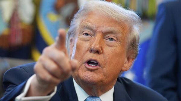 President Donald Trump answers questions from reporters during a meeting with the White House task force on the 2026 FIFA World Cup in the Oval Office of the White House, Monday, Nov. 17, 2025, in Washington - Sputnik भारत